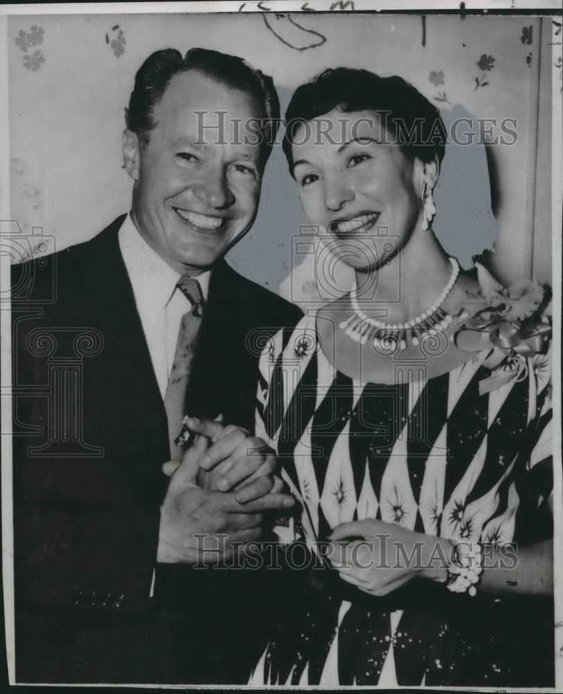 1954 Press Photo Florence Chadwick and F. Wallace Taber, Engaged - Historic Images