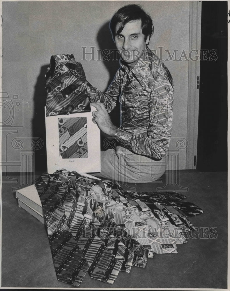 1975 Press Photo Clothing Designer Ron Chereskin with Ties and Shirt - nox10420-Historic Images