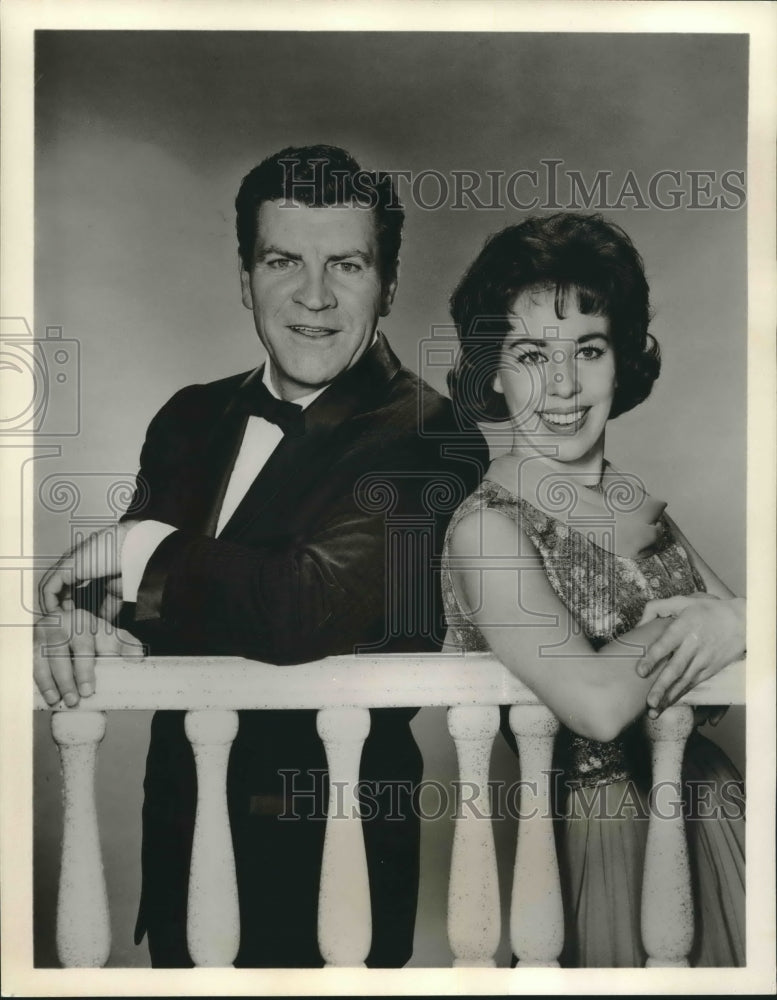 1963 Press Photo Carol Burnett and Robert Preston on &quot;Carol and Company&quot; - Historic Images