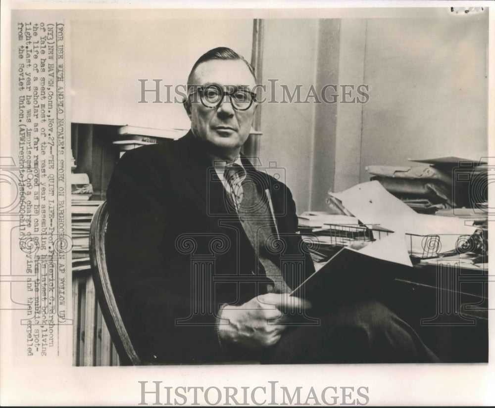 1964 Press Photo Yale University - Professor and Author Frederick Barghoorn - Historic Images