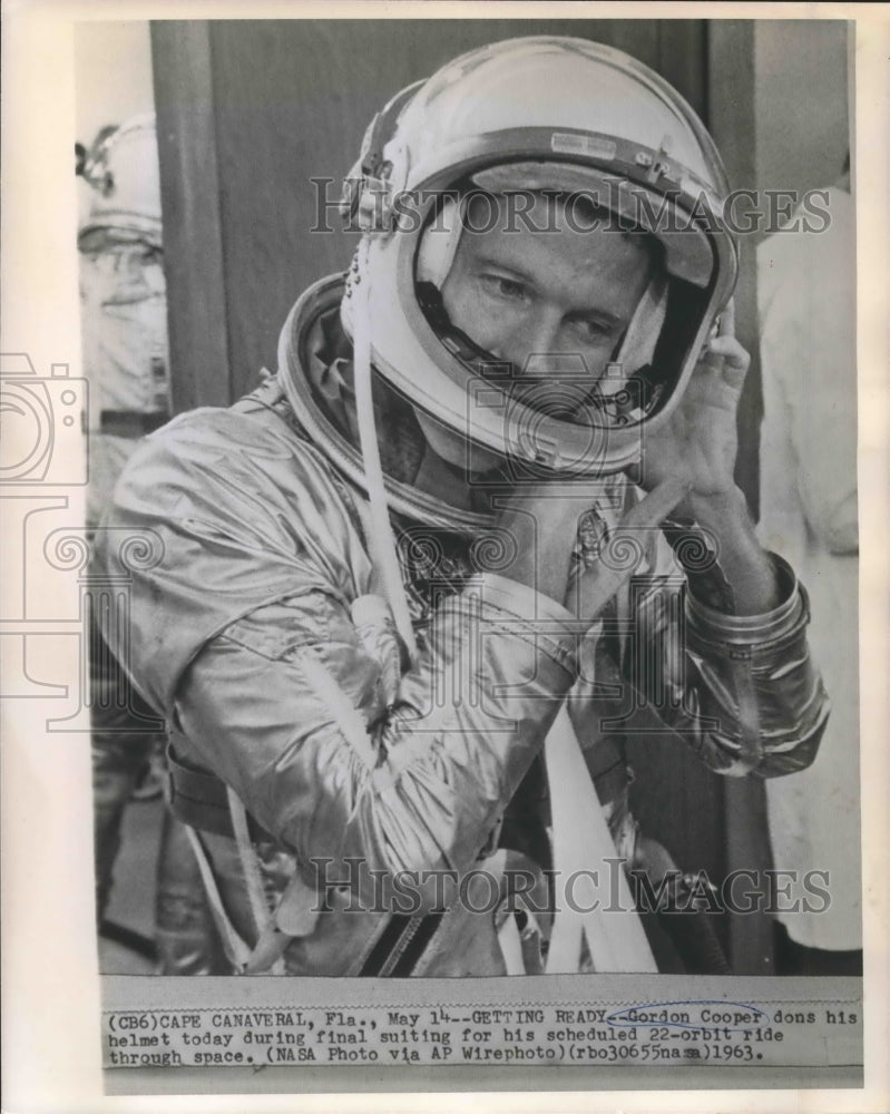 1963 Press Photo Astronaut Gordon Cooper Suits Up for Space Flight - nox11539-Historic Images