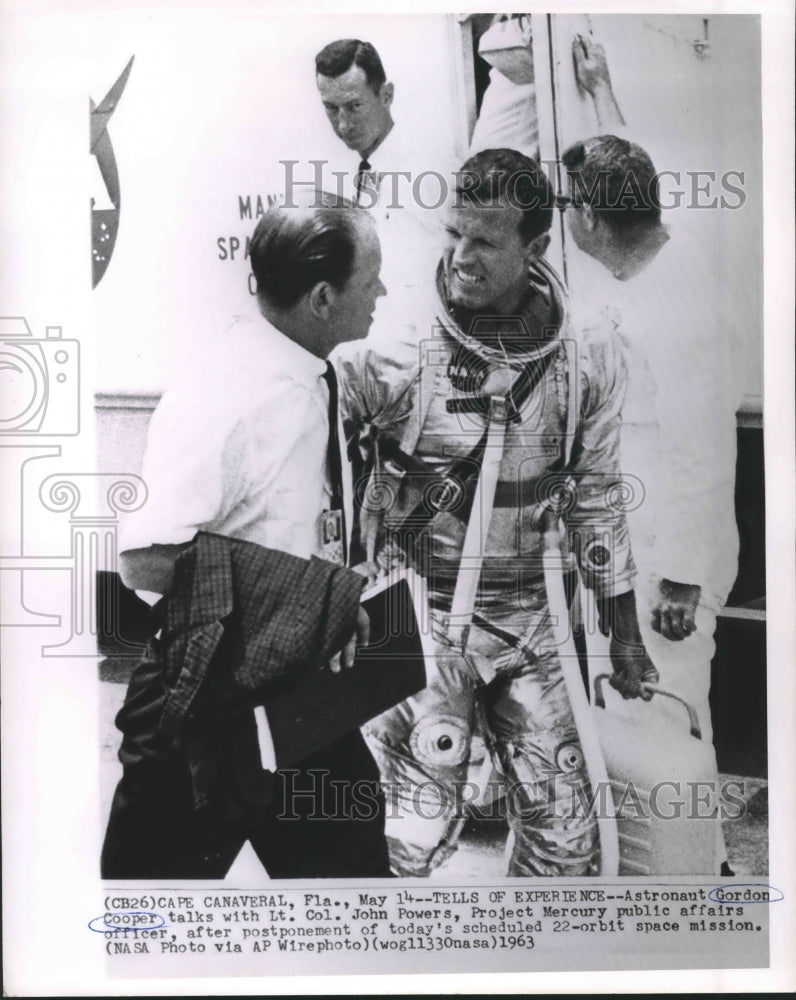 1963 Press Photo Astronaut Gordon Cooper and Lieutenant Colonel John Powers-Historic Images