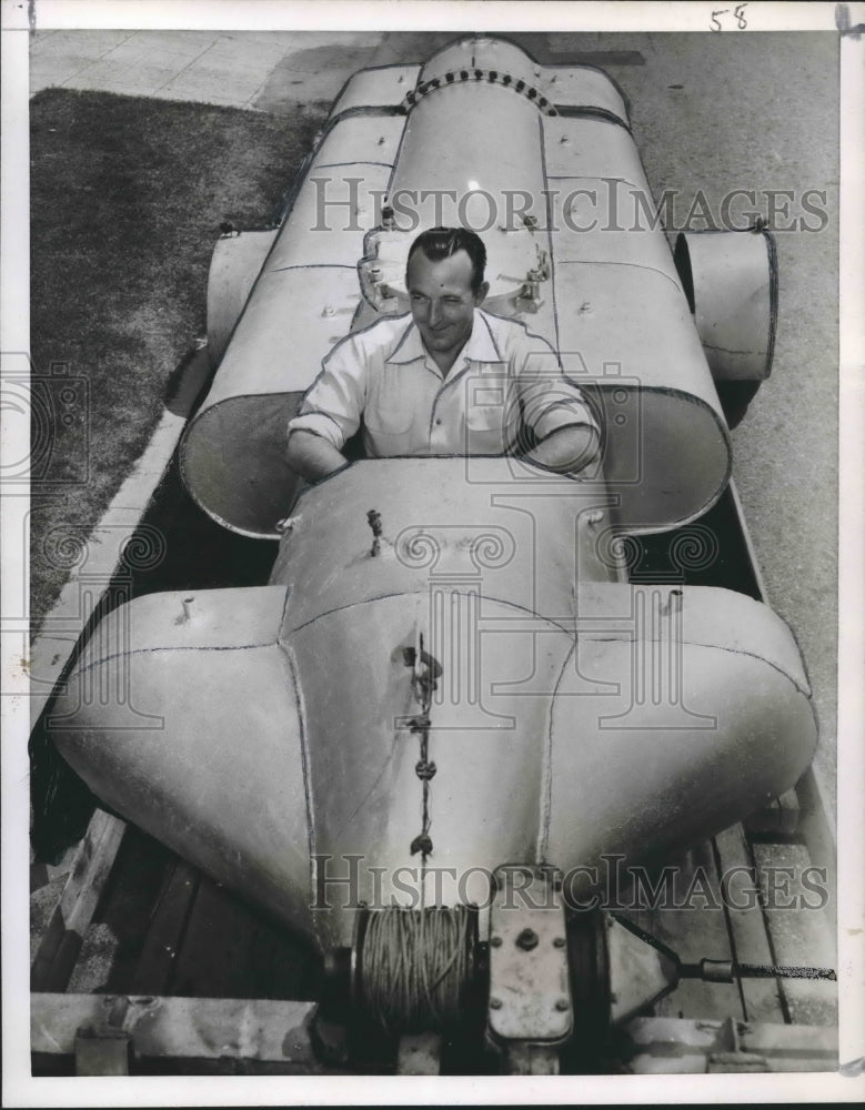 1952 Press Photo Don L. Clemens in cockpit of submarine he designed and built- Historic Images