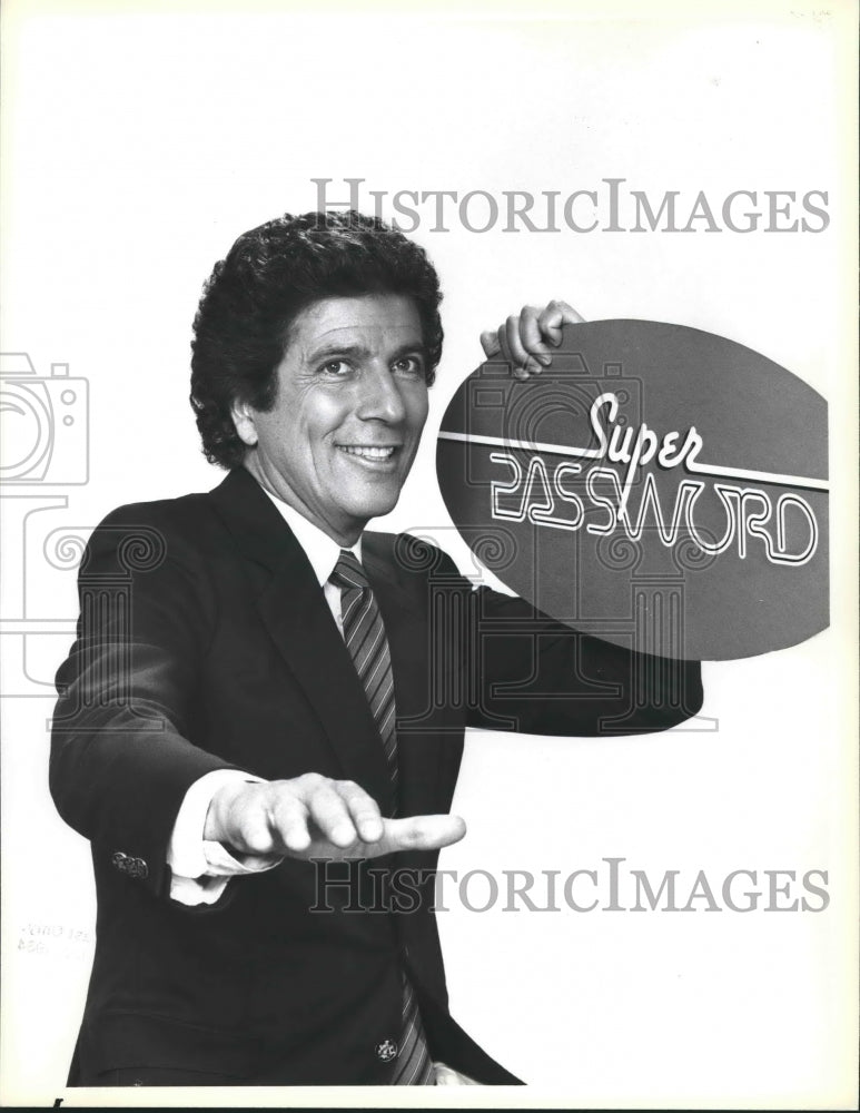 1984 Press Photo Bert Convy hosts NBC-TV's "Super Password," newest version - Historic Images