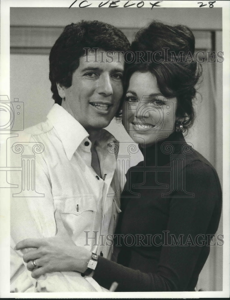 1974 Press Photo Bert Convy and Joann Pflug in "Married and Single" - Historic Images