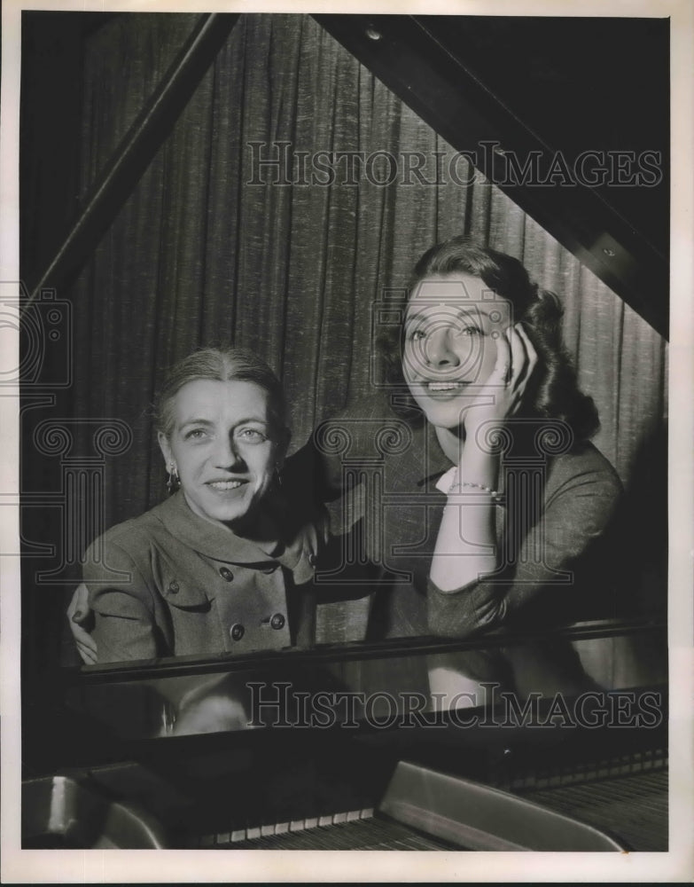 1955 Press Photo Betty Clooney of &quot;The Morning Show&quot; and Mother Frances - Historic Images