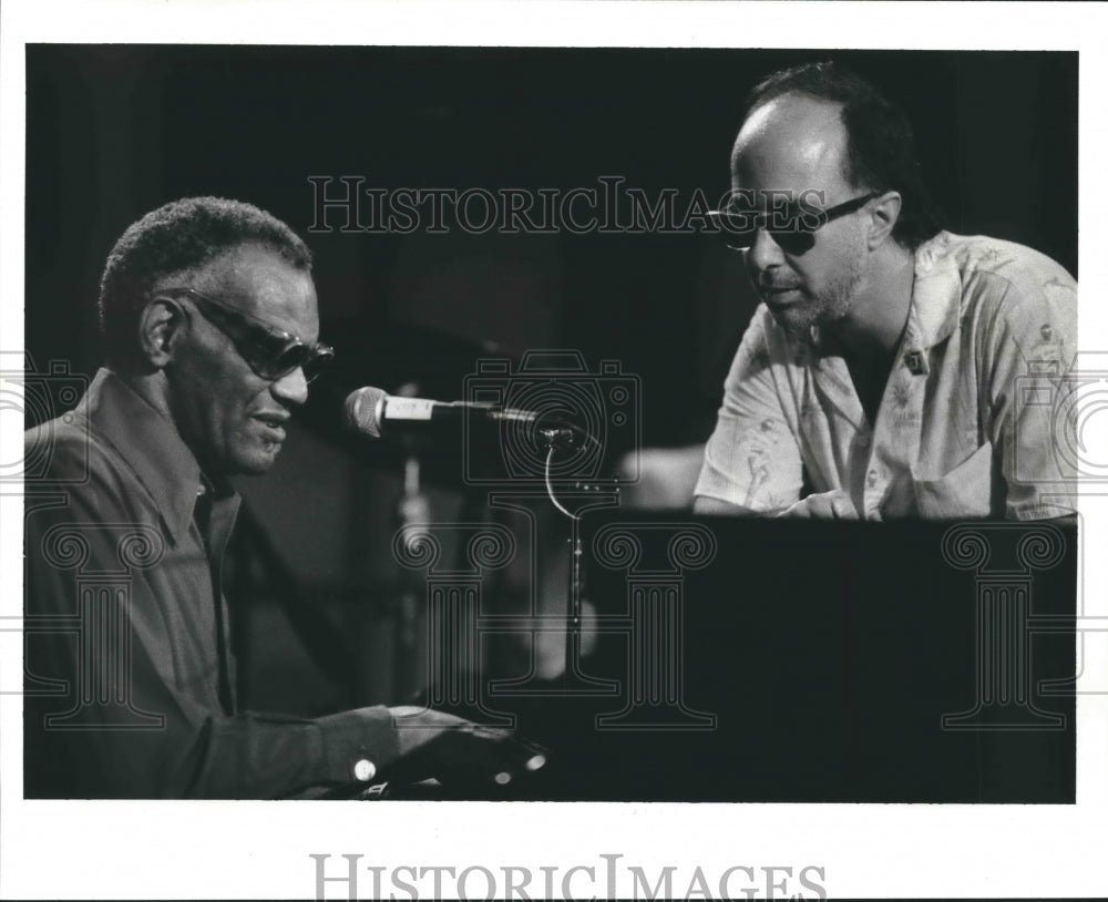 1986 Press Photo Singer Ray Charles Playing Piano - Historic Images