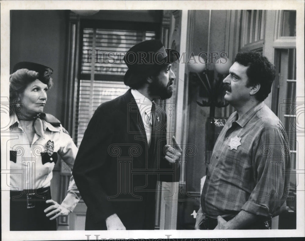 1979 Press Photo Actors Richard Libertini, Victor French, Barbara Casin in Scene - Historic Images