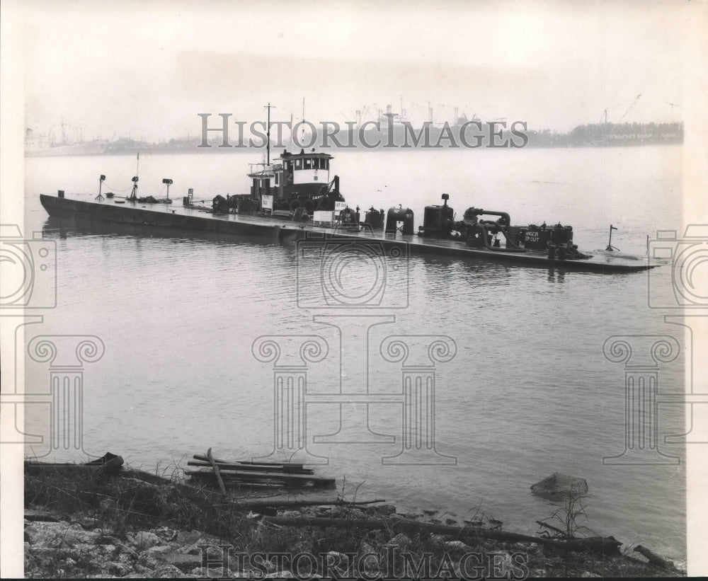 1970 Press Photo Liberian frieghter - barge collision in the Mississippi River-Historic Images