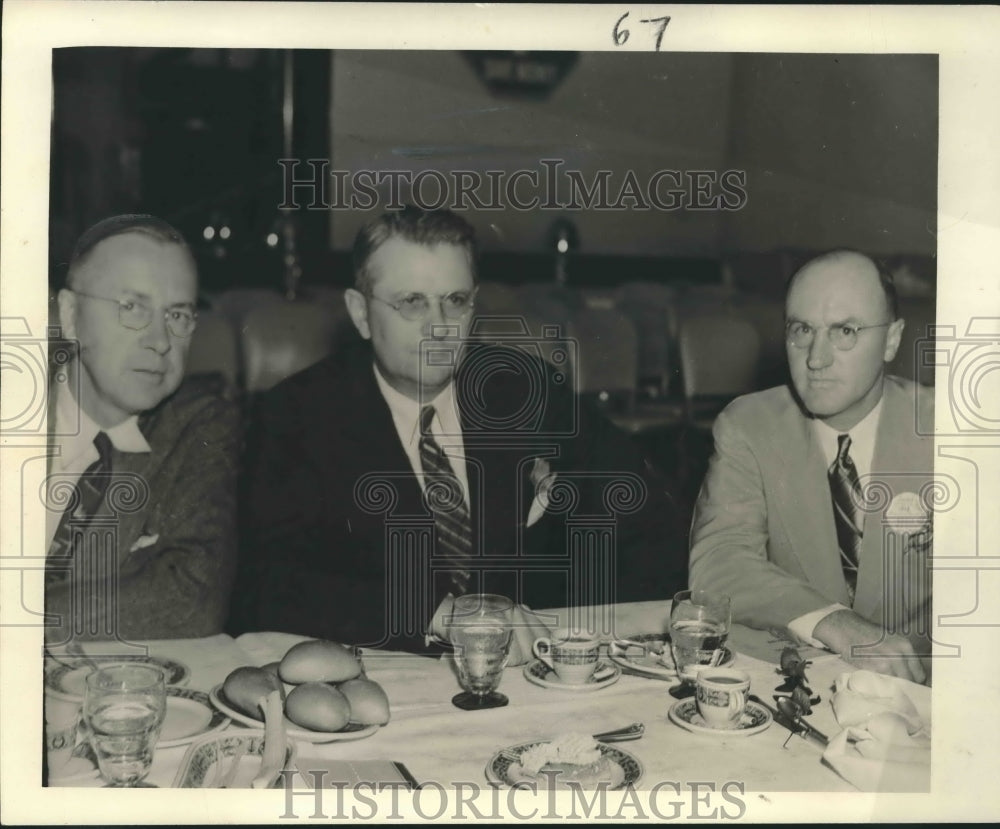 1937 Press Photo Officials conferring about the new 1938 Dodge Automobiles-Historic Images