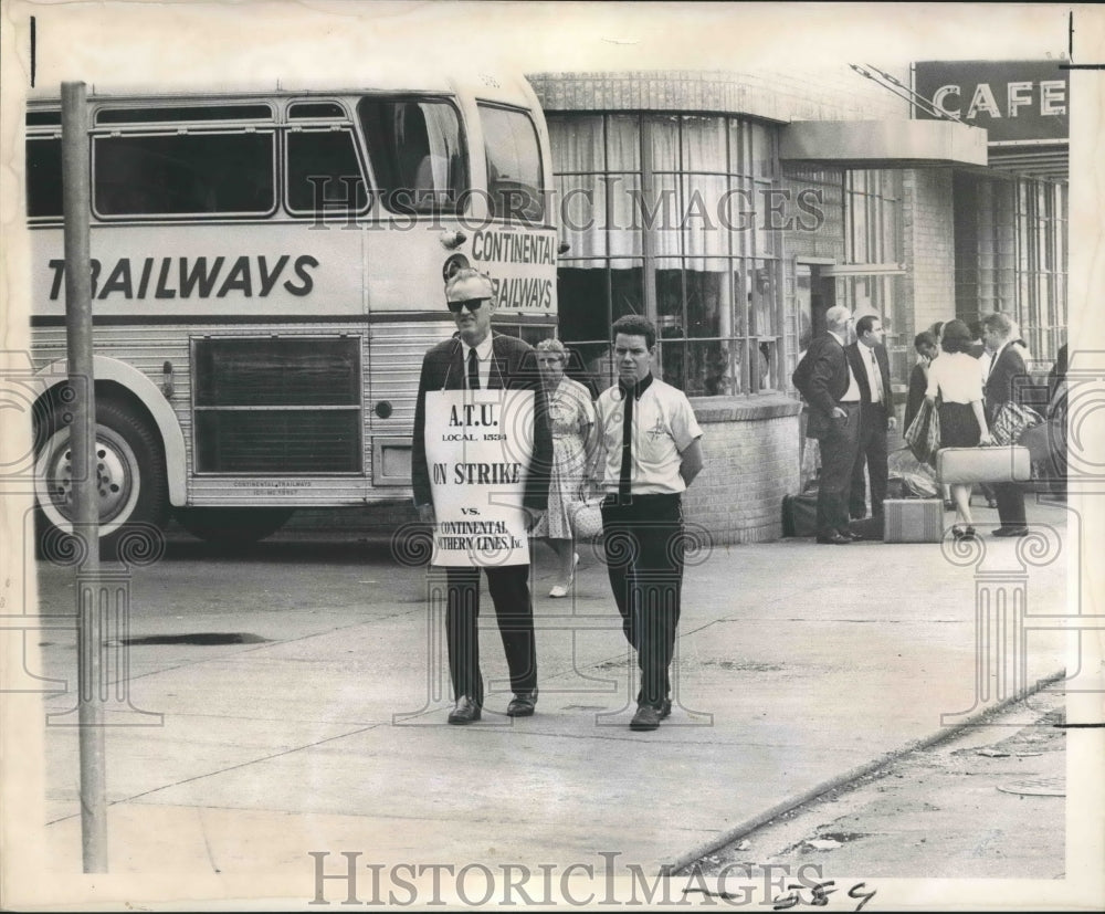 1967 Drivers and Terminal workers on strike - Continental Trailways-Historic Images