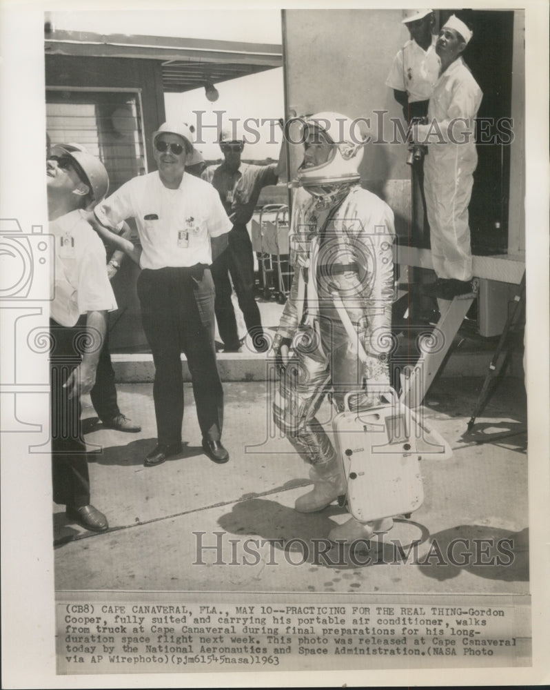 1963 Press Photo Astronaut Gordon during Final Preparations at Cape Canaveral-Historic Images