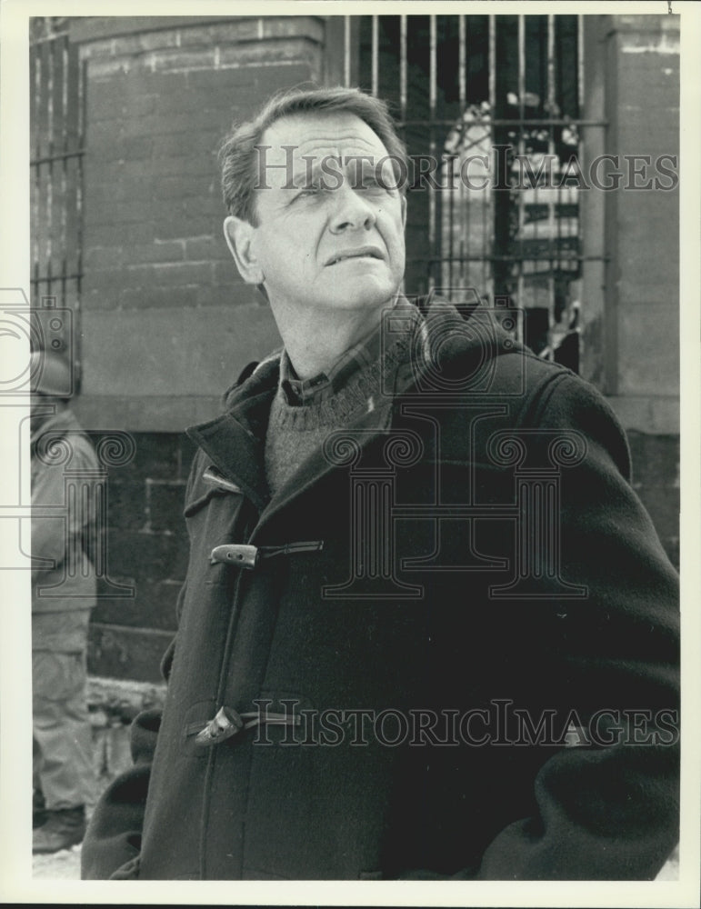 1986 Press Photo Richard Crenna in &quot;On Wings of Eagles&quot; - Historic Images