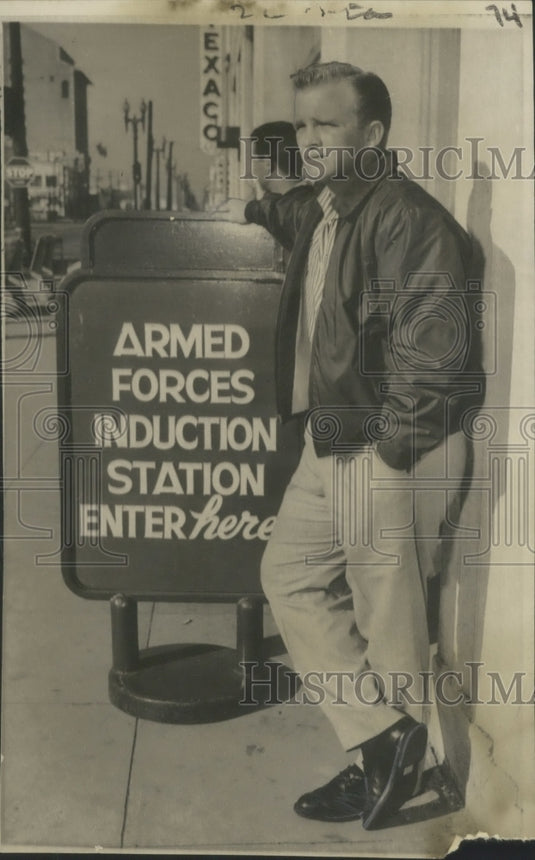 1956 Press Photo Singer Gary Crosby at Armed Forces Induction Station - Historic Images