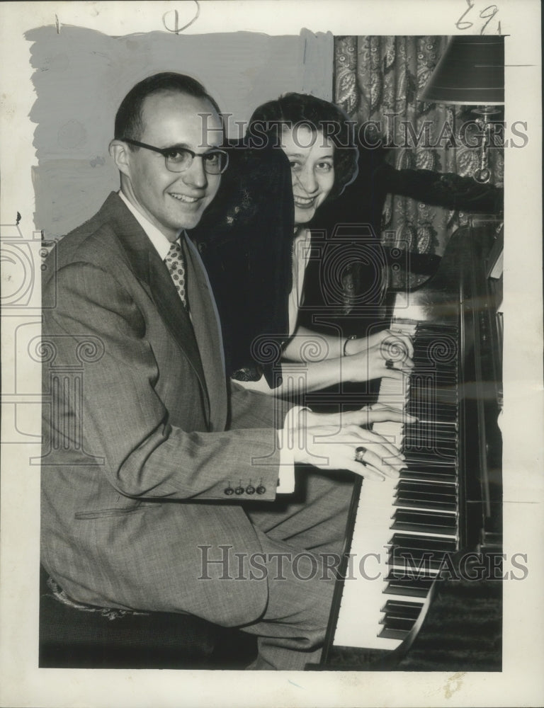 1954 Press Photo The Reverend and Mrs. William A. Crosland - nox13912-Historic Images