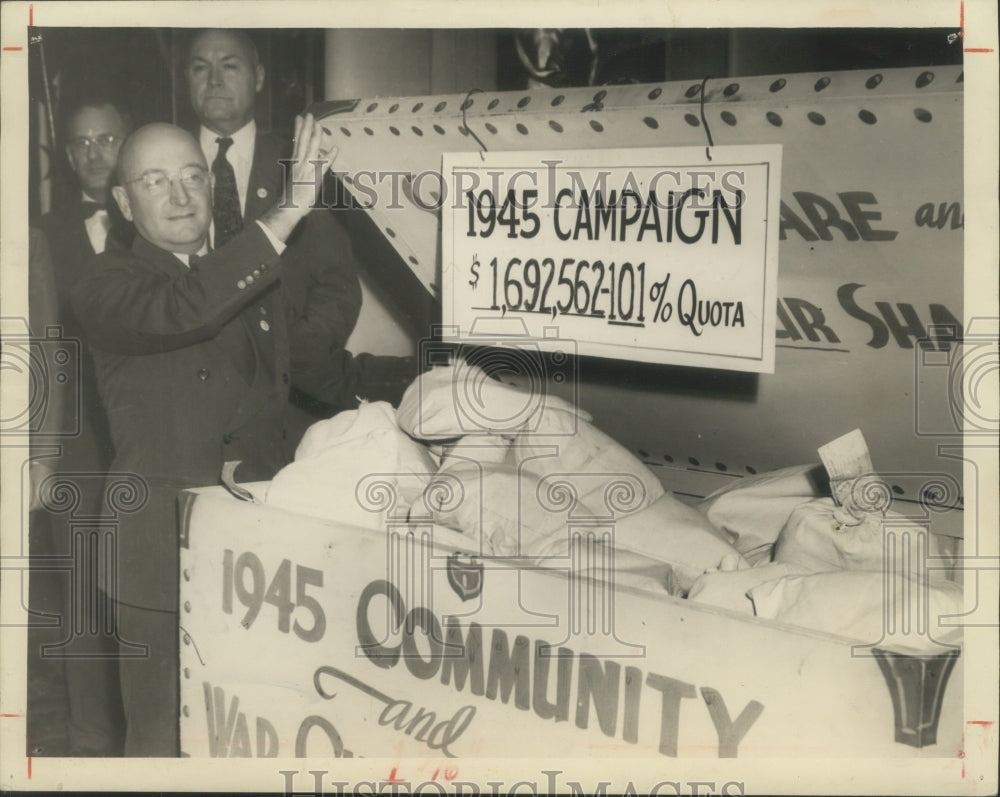 1944 Press Photo C.C. &quot;Bud&quot; Walther, chairman of Community Chest Campaign-Historic Images