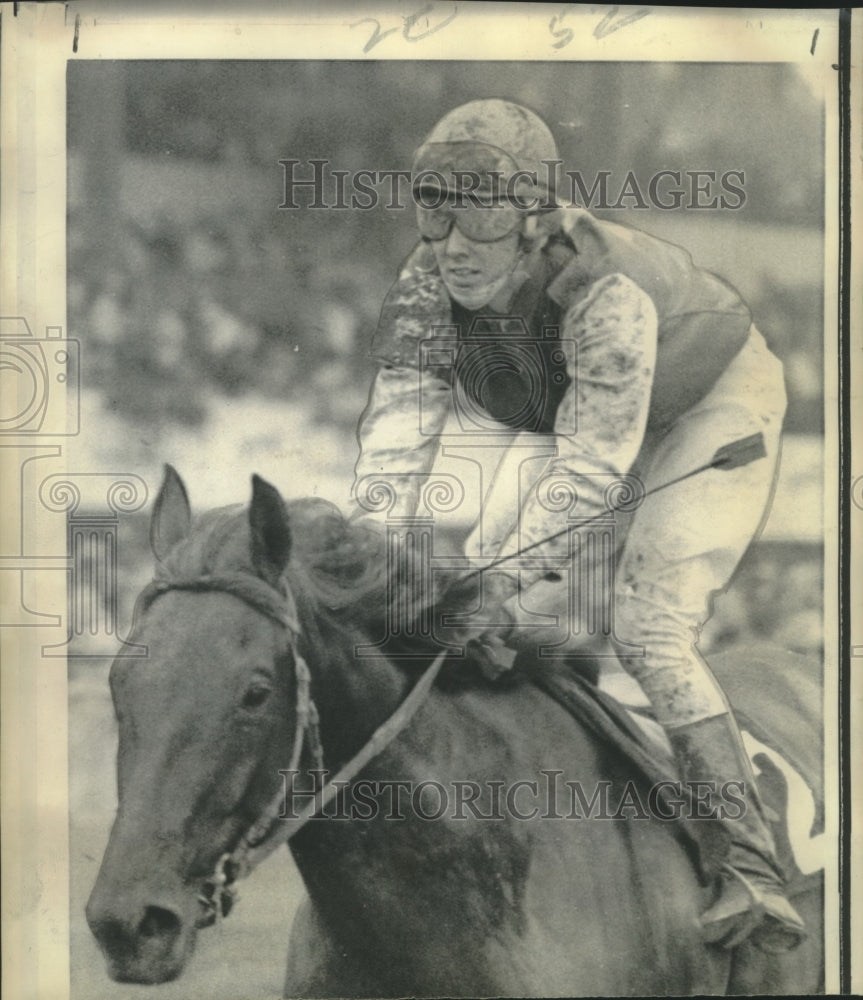 1969 Press Photo Diane Trump on Saddle of Horse named Bridle &#39;N Bit in Race - Historic Images