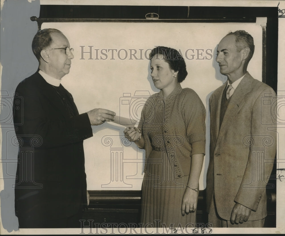 1959 Presenting a check for $226 to the Reverend David S. Crumley - Historic Images