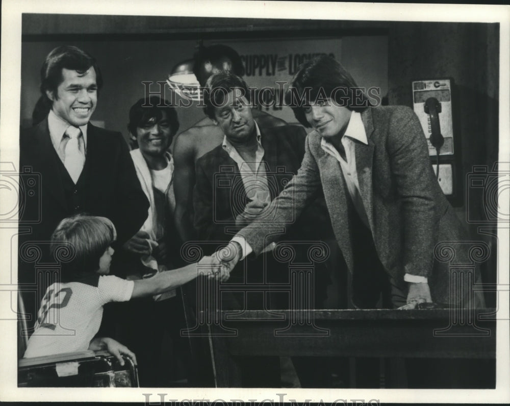 1979 Press Photo Cast Members in Scene from &quot;Taxi&quot; - Historic Images