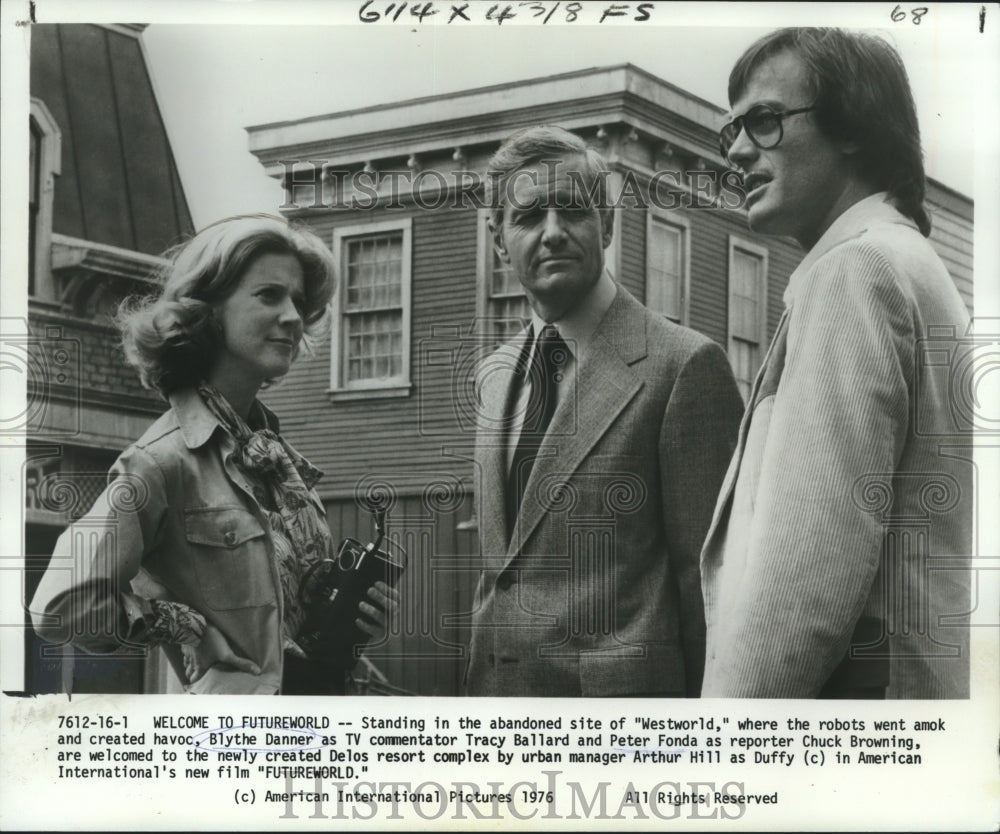 1976 Press Photo Blythe Danner, Peter Fonda, Chuck Browning in Futureworld Movie - Historic Images