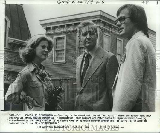 1976 Press Photo Blythe Danner, Peter Fonda, Chuck Browning in Futureworld Movie - Historic Images