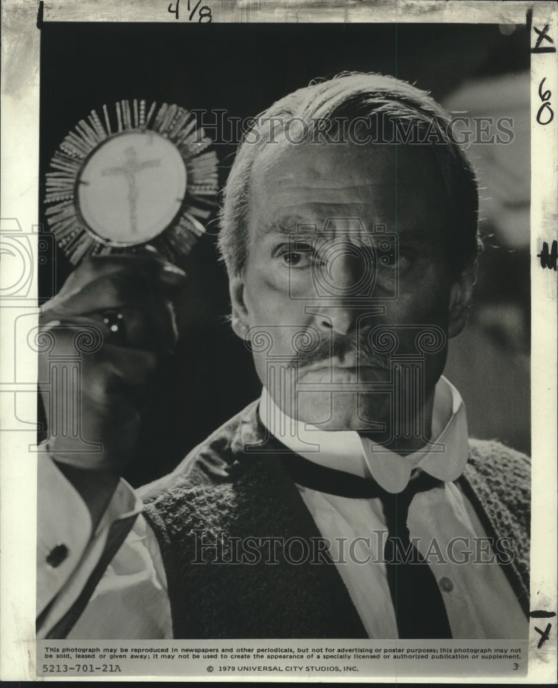 1979 Press Photo Laurence Olivier in &quot;Dracula&quot; - nox16310- Historic Images