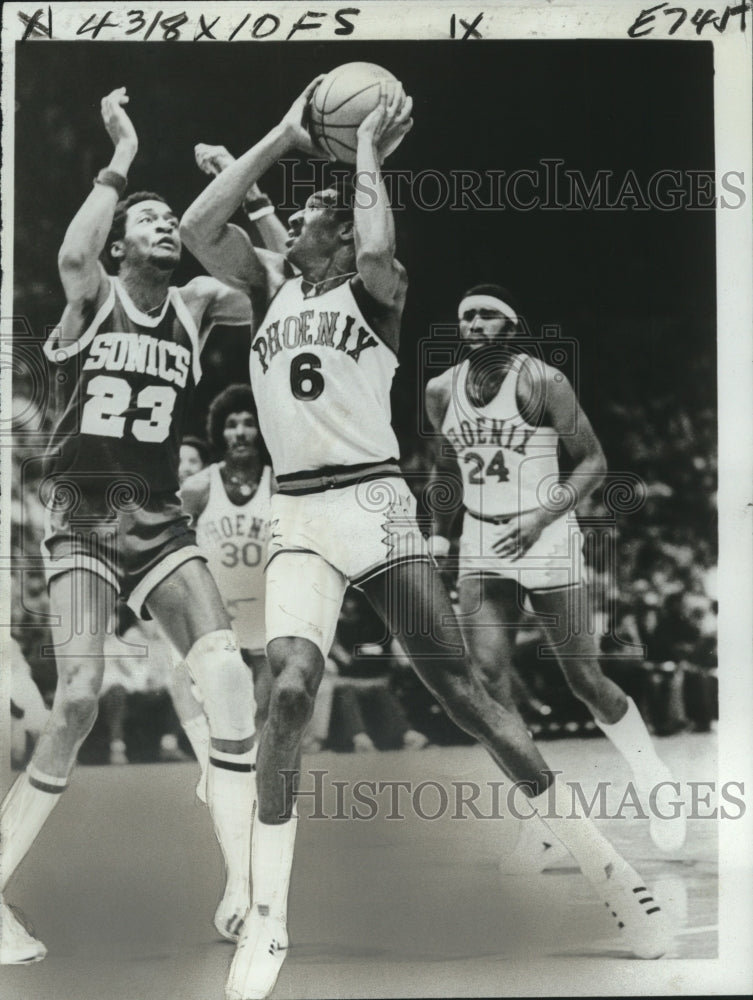 1978 Walter Davis, Basketball Game with Others - Historic Images