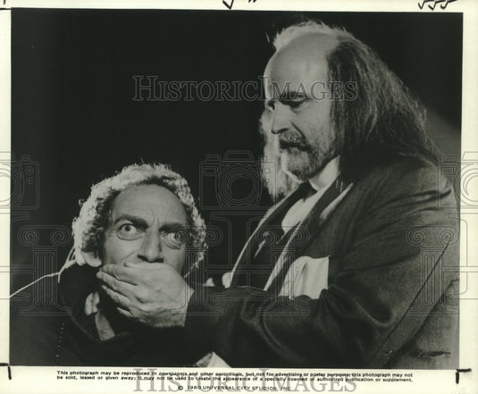 1980 Press Photo Marty Feldman and Peter Boyle from a scene "In God We Tru$t"- Historic Images