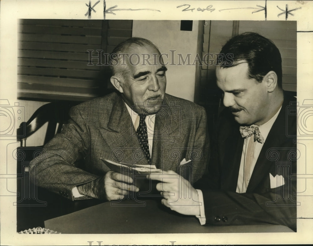 1941 Press Photo Philip Fleming, Wage &amp; Hour administrator with Mahlon Hale- Historic Images