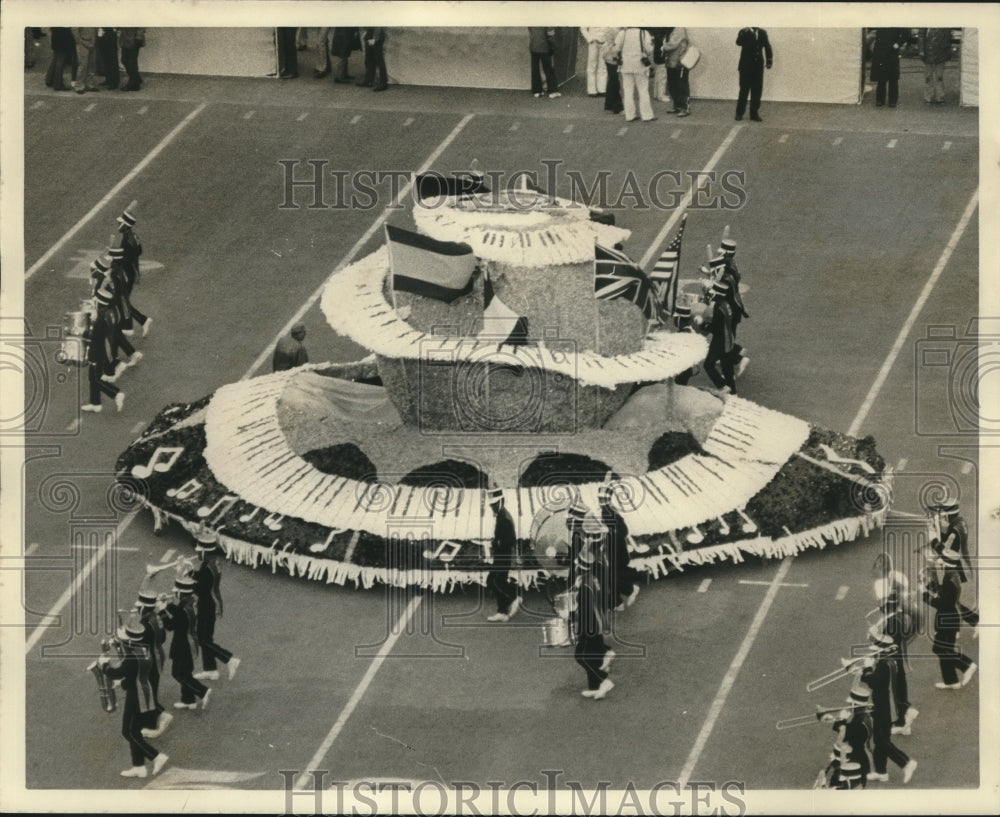 1975 Press Photo Super Bowl IX half-time performance - nox21527-Historic Images