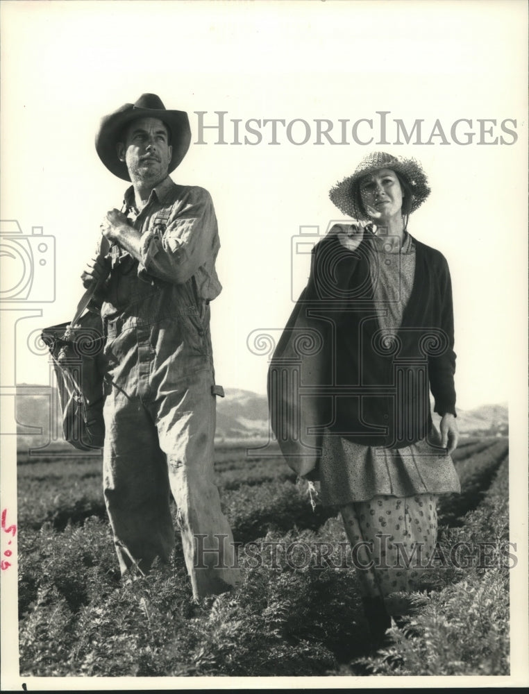 1991 Press Photo Mark Harmon &amp; Lee Purcell star in NBC&#39;s &quot;Long Road Home.&quot;-Historic Images