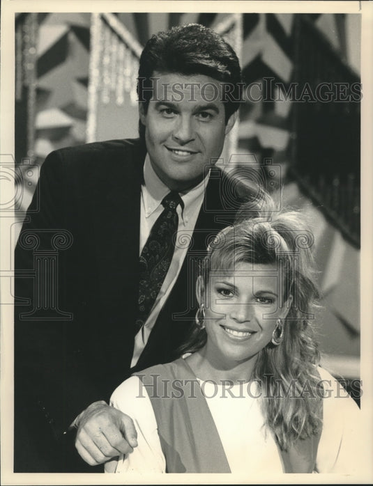 1991 Press Photo Bob Goen and Vanna White host NBC's "Wheel of Fortune"-Historic Images