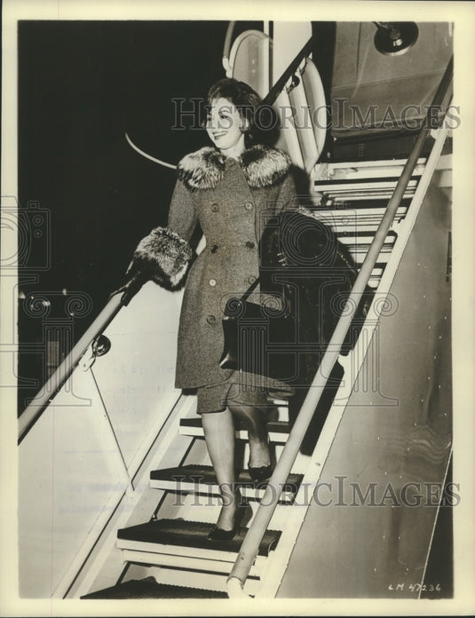 1961 Haya Harareet, star of "Ben-Hur" deplanes at one of her stops - Historic Images