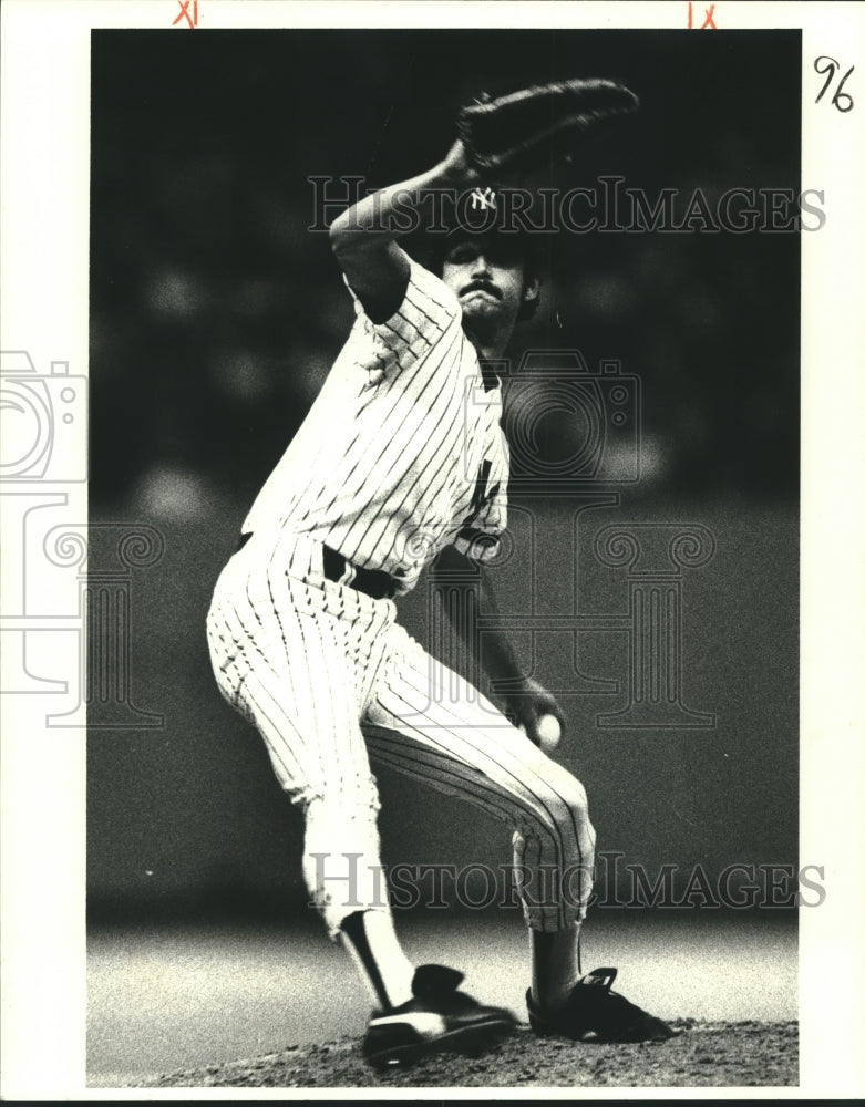 1981 Press Photo Yankees&#39; Ron Guidry hurls against Phillies in Dome Sunday.- Historic Images