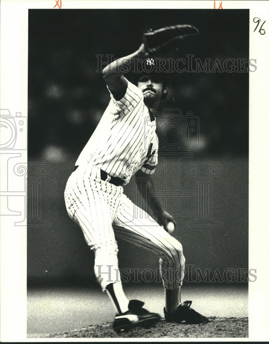 1981 Press Photo Yankees' Ron Guidry hurls against Phillies in Dome Sunday.- Historic Images