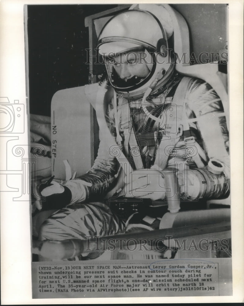 1962 Press Photo Astronaut Leroy Gordon Cooper undergoing pressure checks-Historic Images