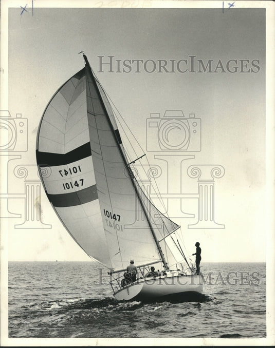 1972 Press Photo Cal Hadden with C&C 35 Dulcinea Boat in Southern Yacht Club-Historic Images