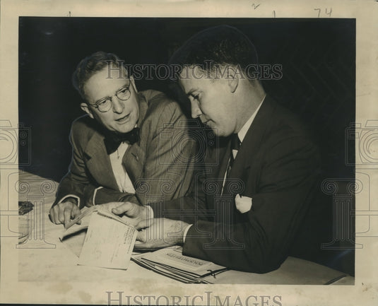 1949 Press Photo R. McClean Jeter & F. Owen Grace discuss Polio Shot in New York-Historic Images
