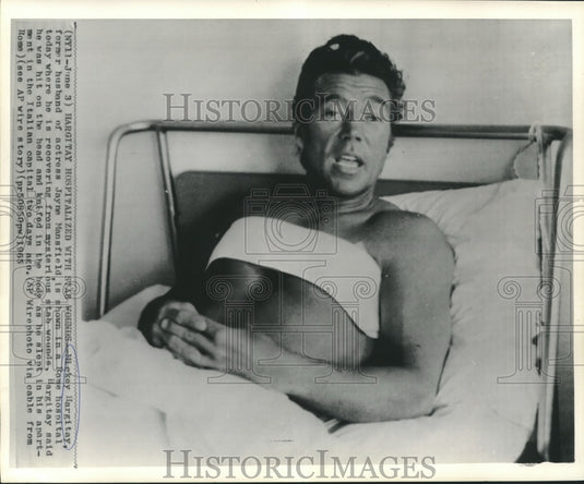 1965 Press Photo Nickey Hargitay, in Rome hospital after being stabbed in sleep-Historic Images