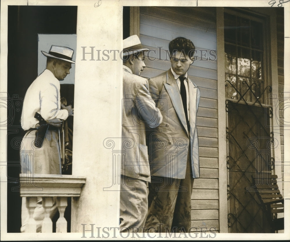 1954 Press Photo Roman Franken, robbery suspect with FBI Agent H. C. Boswell-Historic Images