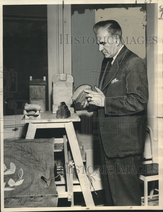 1953 Press Photo State Board of Institutions Inspects Occupational Therapy Work-Historic Images