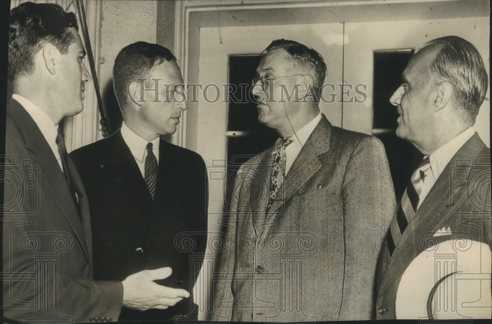 1947 Press Photo Chairman Paul M. Herzog, Others of National Labor Relations-Historic Images