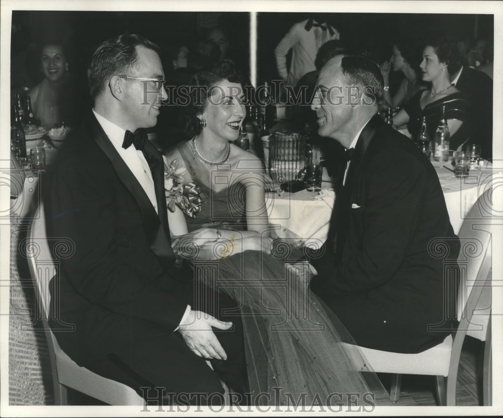 1955 Press Photo Dr. and Mrs. D. W. Hayes and Mr. J. W. Carter at Loyola Ball-Historic Images