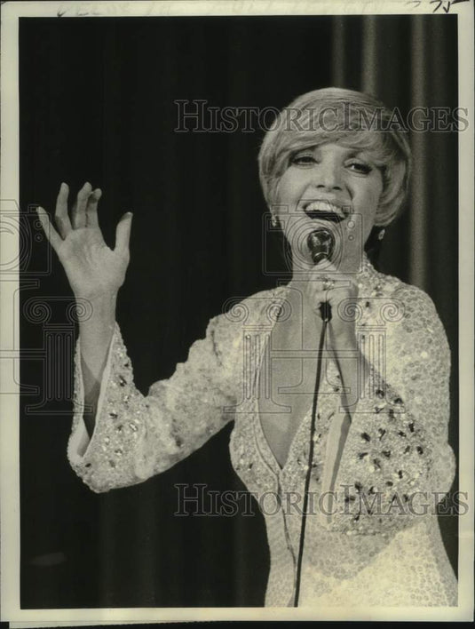 1974 Press Photo Singer-Actress Florence Henderson on "The Tonight Show" - Historic Images