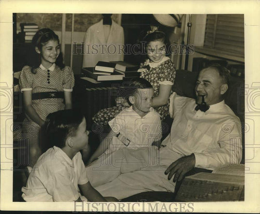1938 Press Photo Harry Ginsberg with Children - nox25592-Historic Images