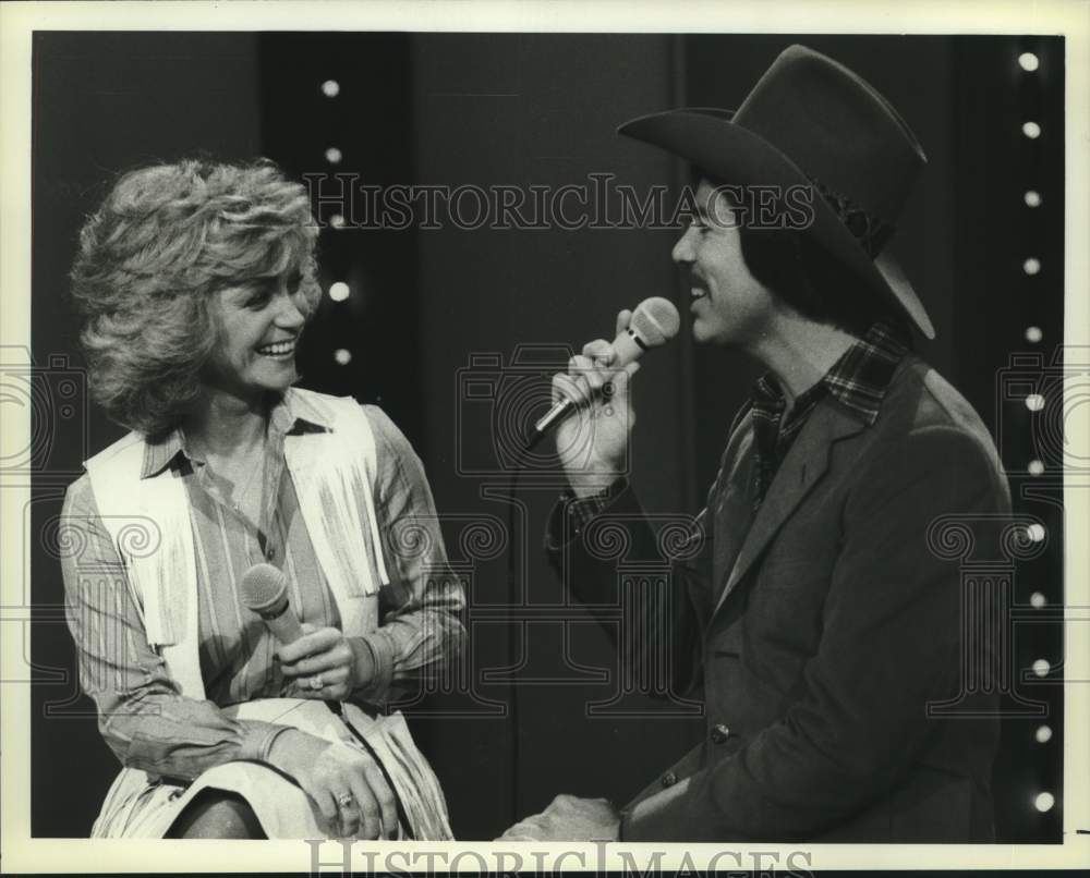 1981 Press Photo Country Singers Barbara Mandrell &amp; Bobby Goldsboro on her Show-Historic Images