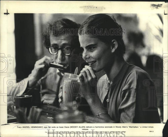 1979 Press Photo Actors Mariel Hemingway, Woody Allen in "Manhattan" - nox25887-Historic Images