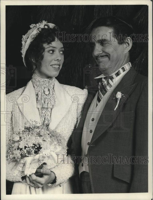 1979 Press Photo Actors Pat Harrington, Mackenzie Phillips on One day at a Time-Historic Images