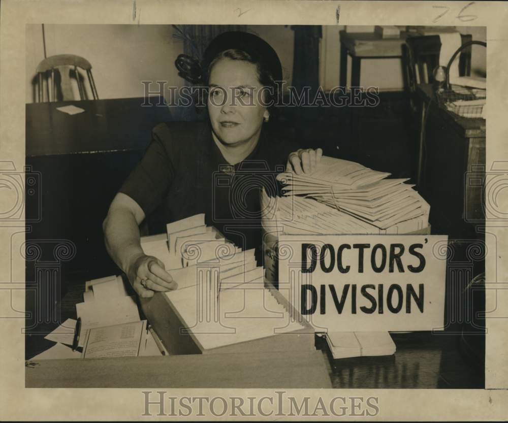 1950 Press Photo Community Chest Doctors Division Secretary Mrs. Charles Govan-Historic Images