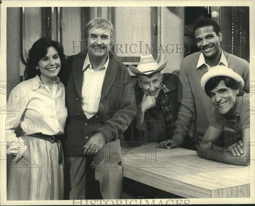 1981 Bob Keeshan as &quot;The Captain&quot; &amp; his co-stars of a morning show - Historic Images